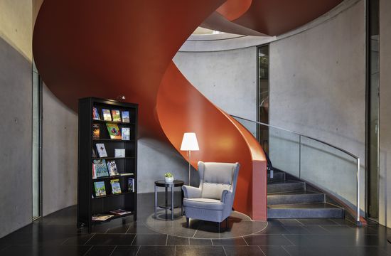 Treppe Aufgang Stadtbücherei, Fotorechte: Johannes Ellrott Tim Vollmer